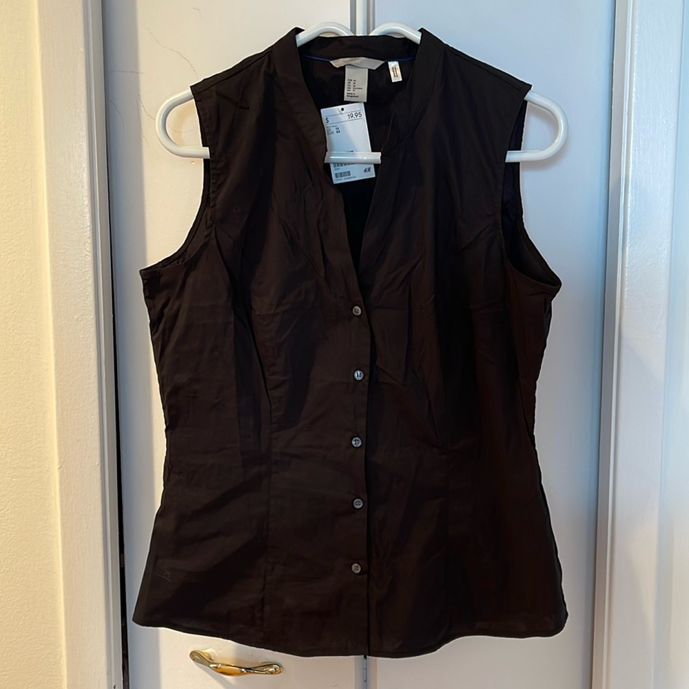 BNWT H&M black Button down top. Size 14
